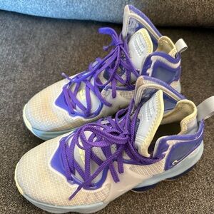 Nike Lebron XIX GS  Size 4Y, DD0418-412